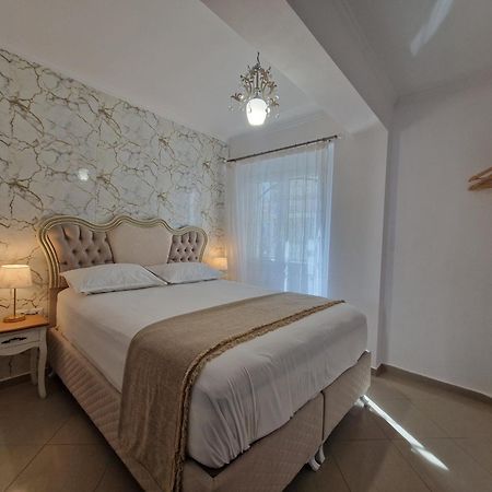 Iro Apartments Néa Péramos Exteriör bild
