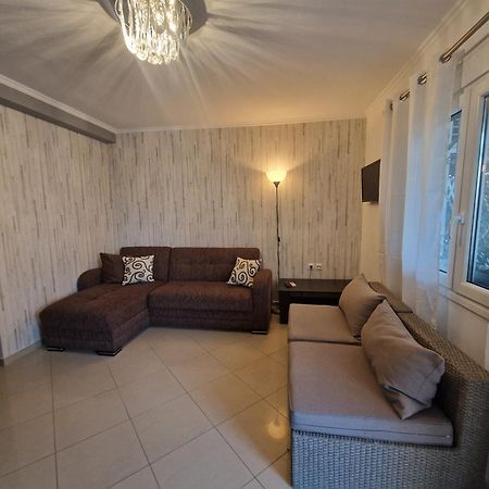 Iro Apartments Néa Péramos Exteriör bild
