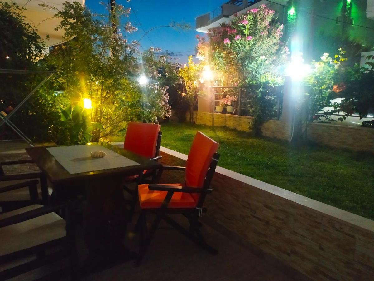 Iro Apartments Néa Péramos Exteriör bild