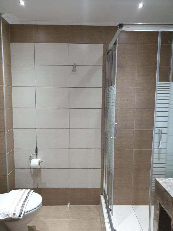 Iro Apartments Néa Péramos Exteriör bild