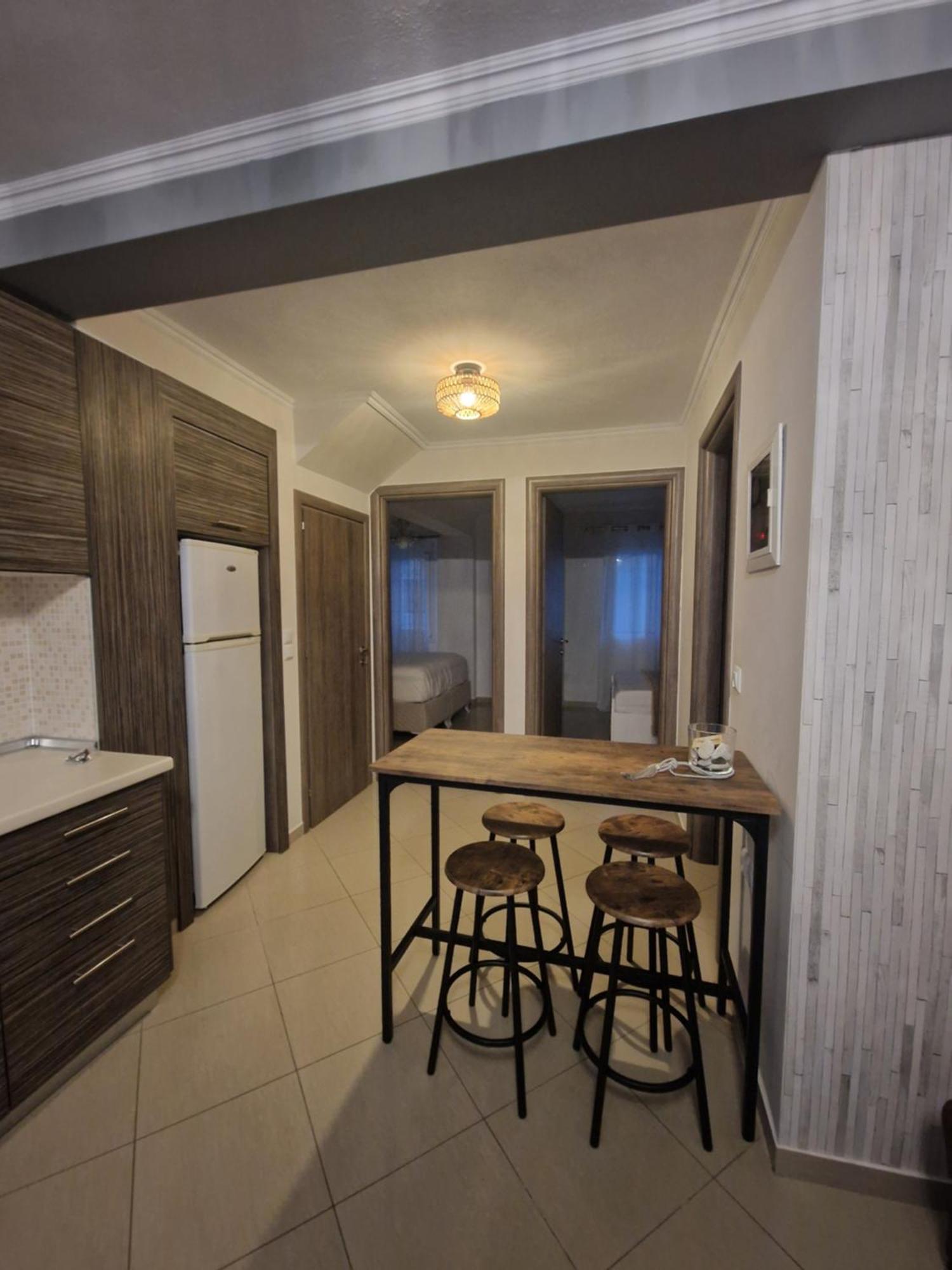 Iro Apartments Néa Péramos Exteriör bild