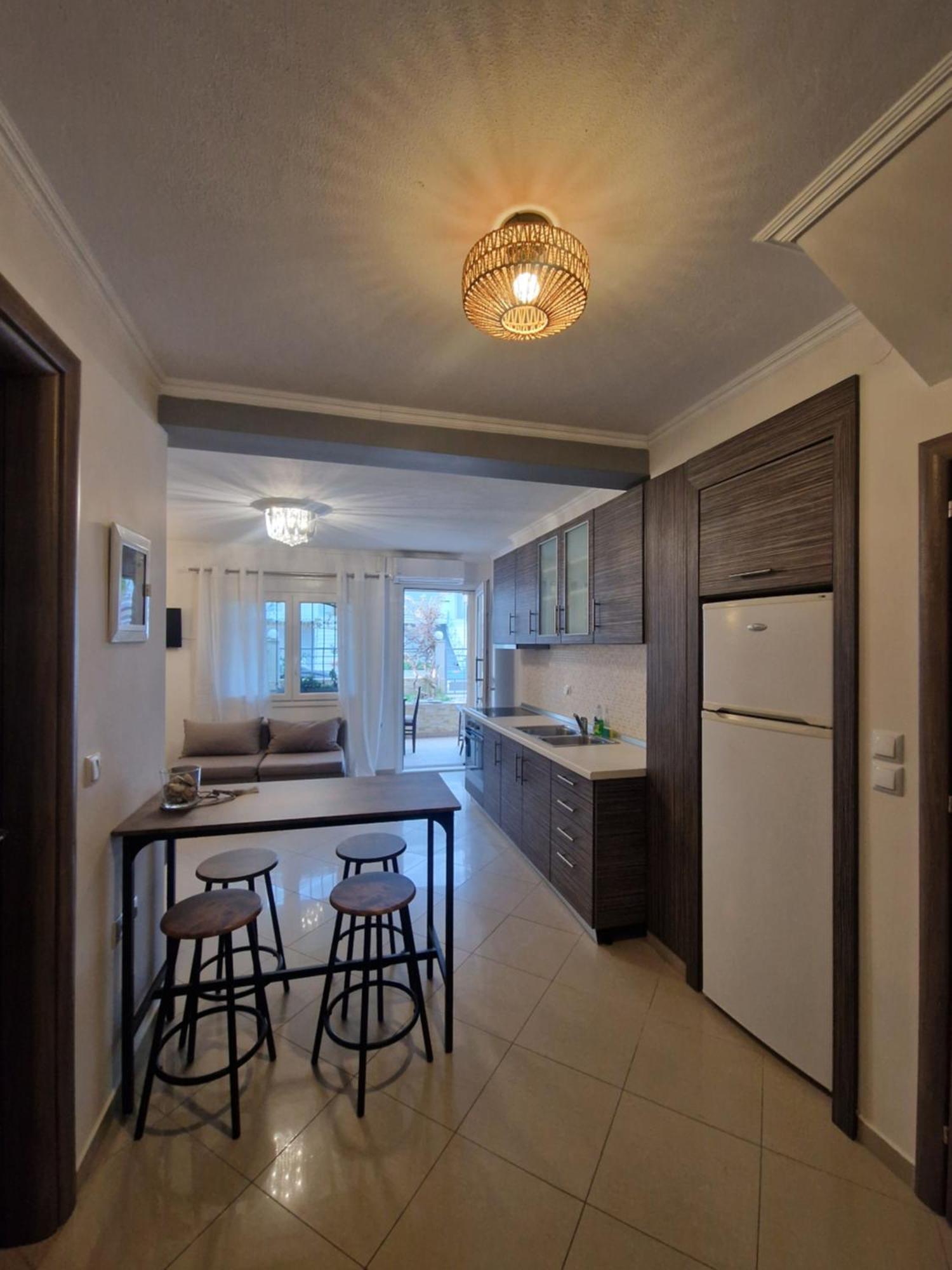 Iro Apartments Néa Péramos Exteriör bild